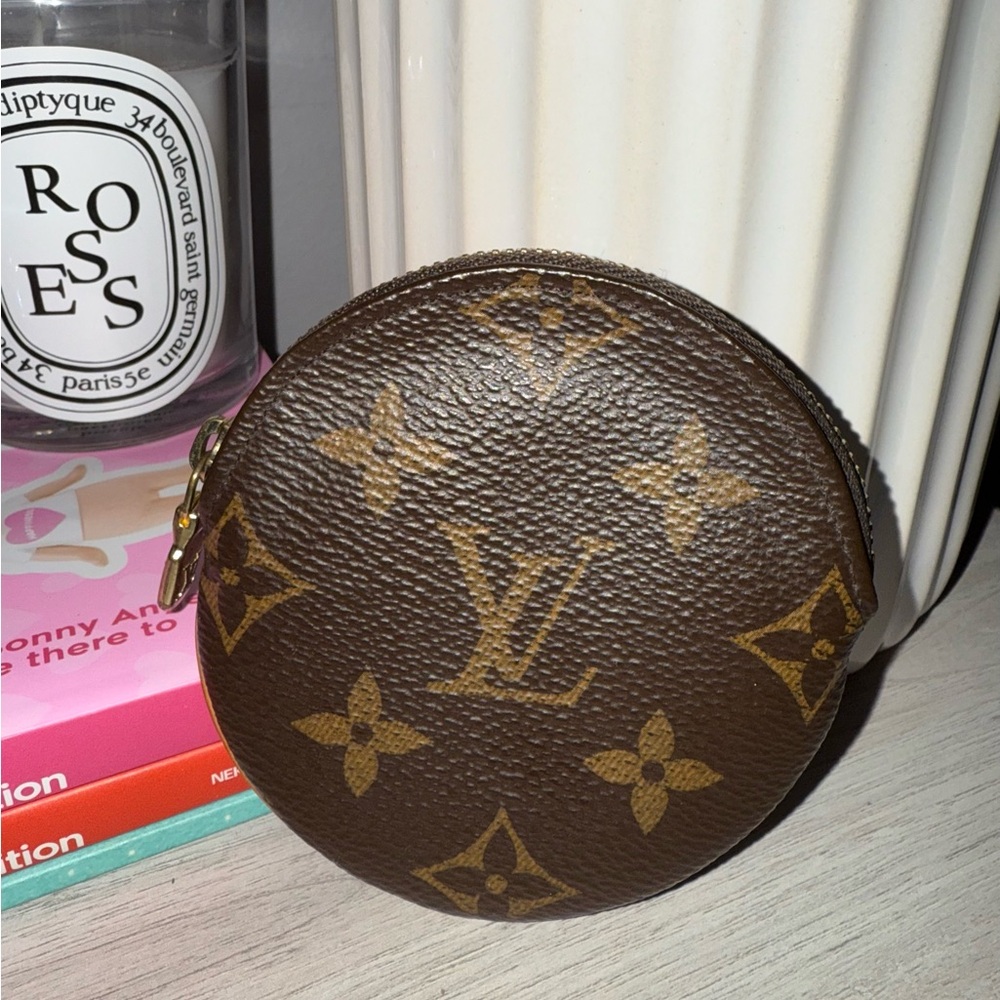 Louis Vuitton round coin pouch